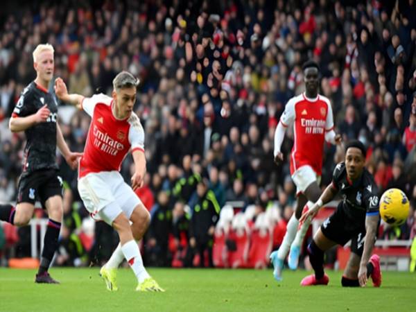 Tin bóng đá trưa 21/1: Arsenal trở lại top 3 Ngoại hạng Anh