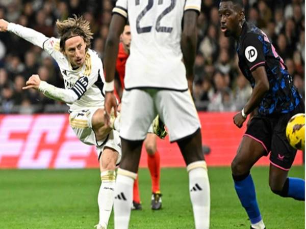 Tin bóng đá 26/2: Luka Modric lập siêu phẩm cho Real Madrid