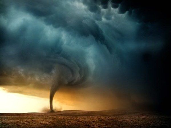 Chiêm bao thấy mình chạy trốn khỏi lốc xoáy