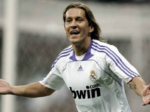 hậu vệ cánh phải của real madrid xuất sắc nhất