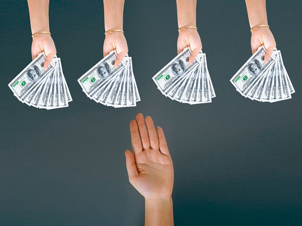 Giải mã nằm mơ thấy người khác cho tiền đánh con gì, số mấy may mắn?