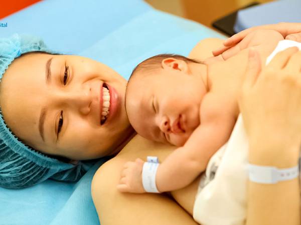 Chiêm bao thấy người khác sinh con thuận lợi